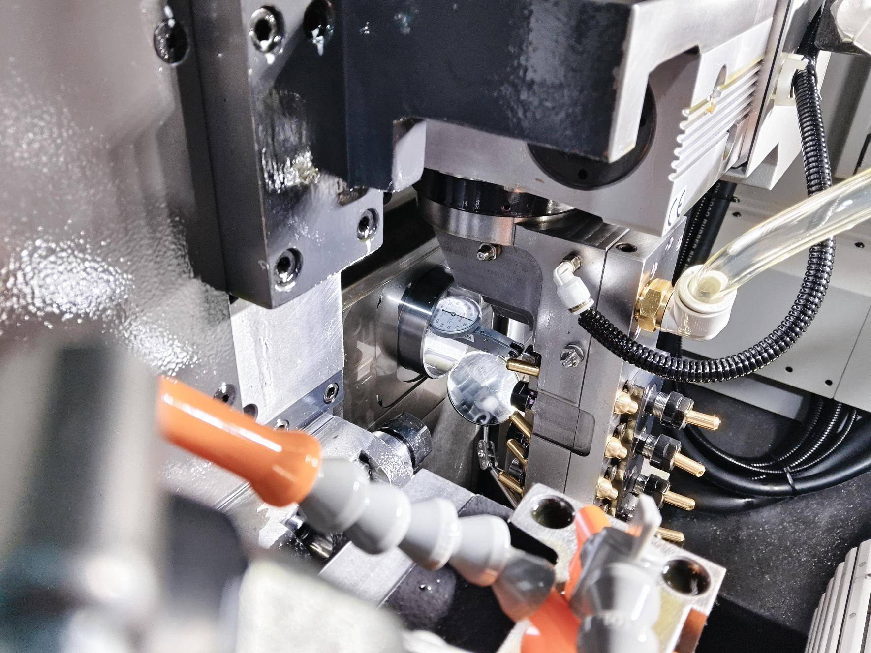 TSUGAMI SS207: una macchina CNC per la lavorazione di pezzi complessi ad alta precisione